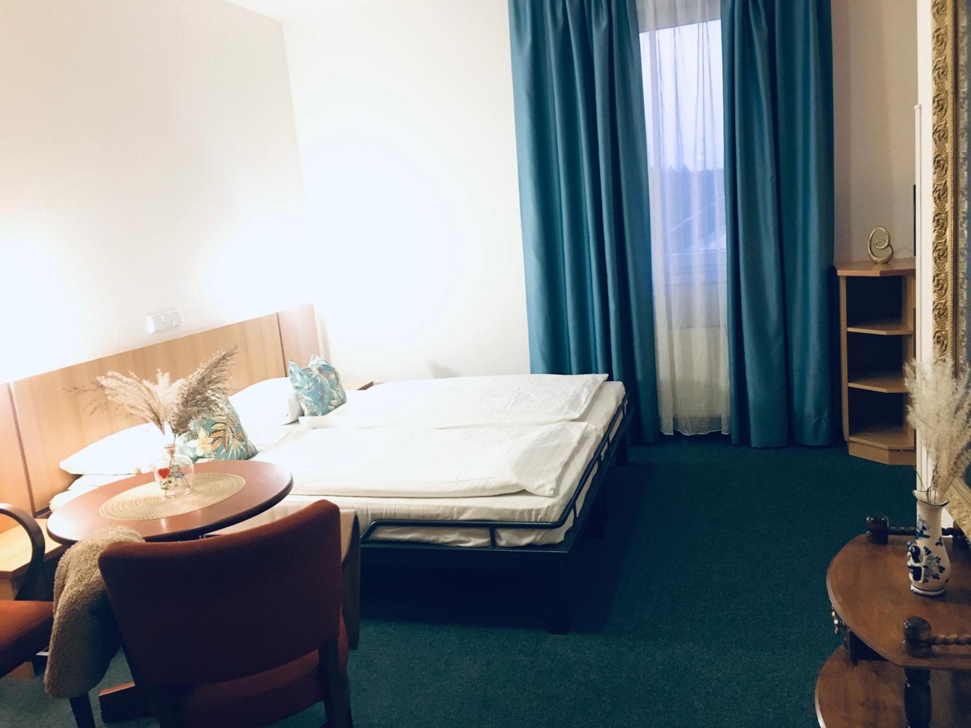 Penzion Hotelu Central Dvůr Králové nad Labem 외부 사진